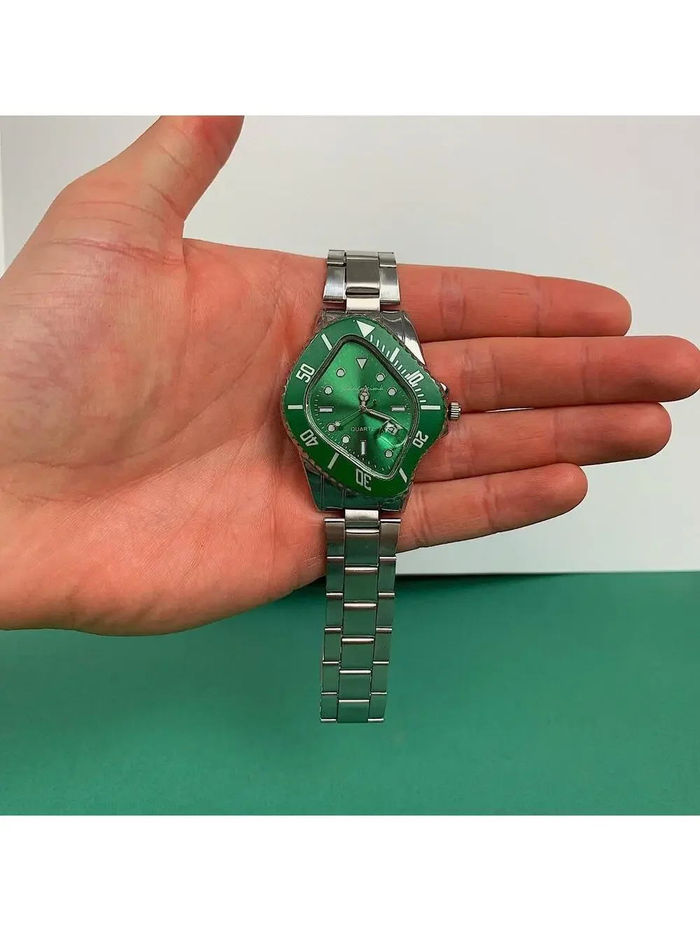 Classy Y2k 2000s vintage style essential minimalist retro stainless steel watch